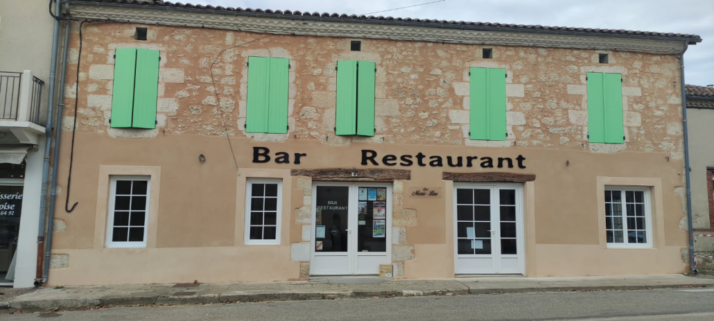 Restaurant l'étape à Miradoux photo devant du restaurant