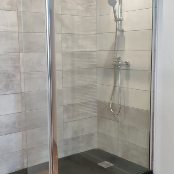 Douche chambres d'hôtes à Miradoux chez Marie-Line Bar Restaurant l'étape